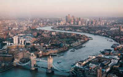 The walk to Elephant and Castle Station – for 100 Christmas hampers